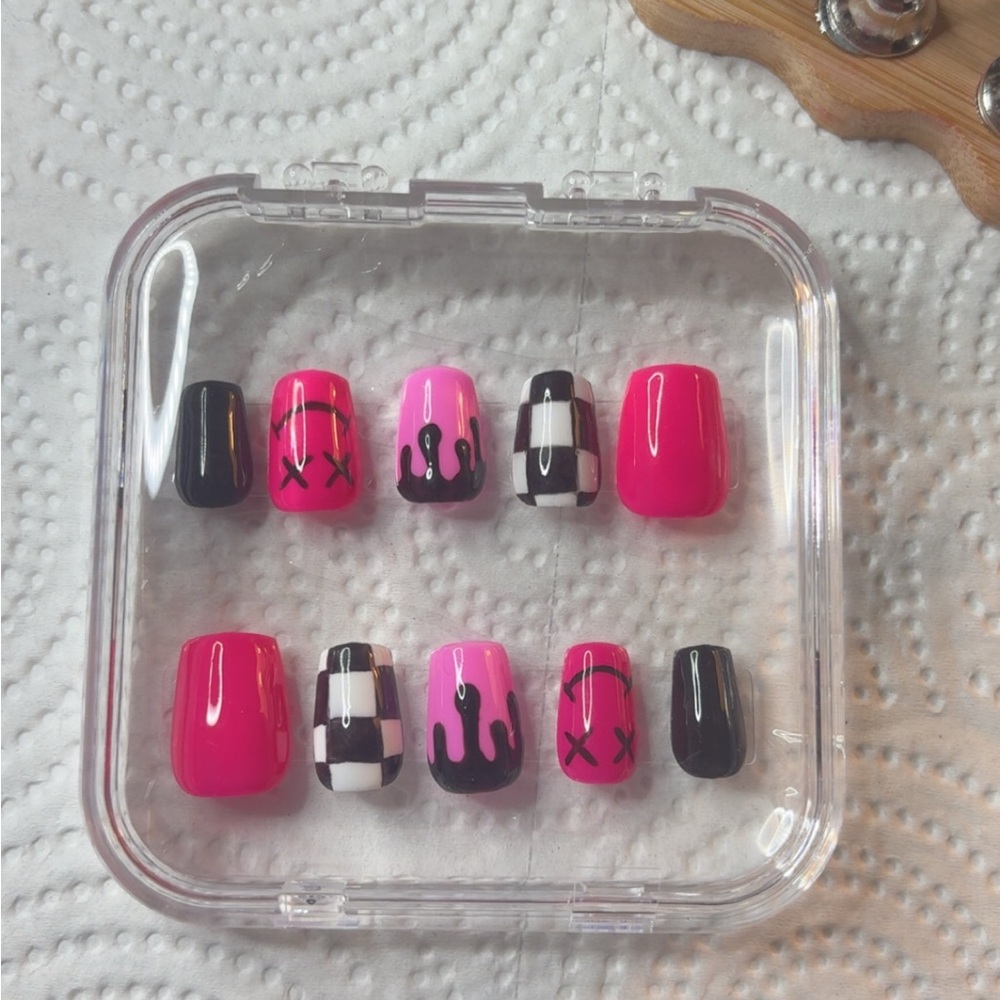 Hard gel nails - Picture 3 of 3